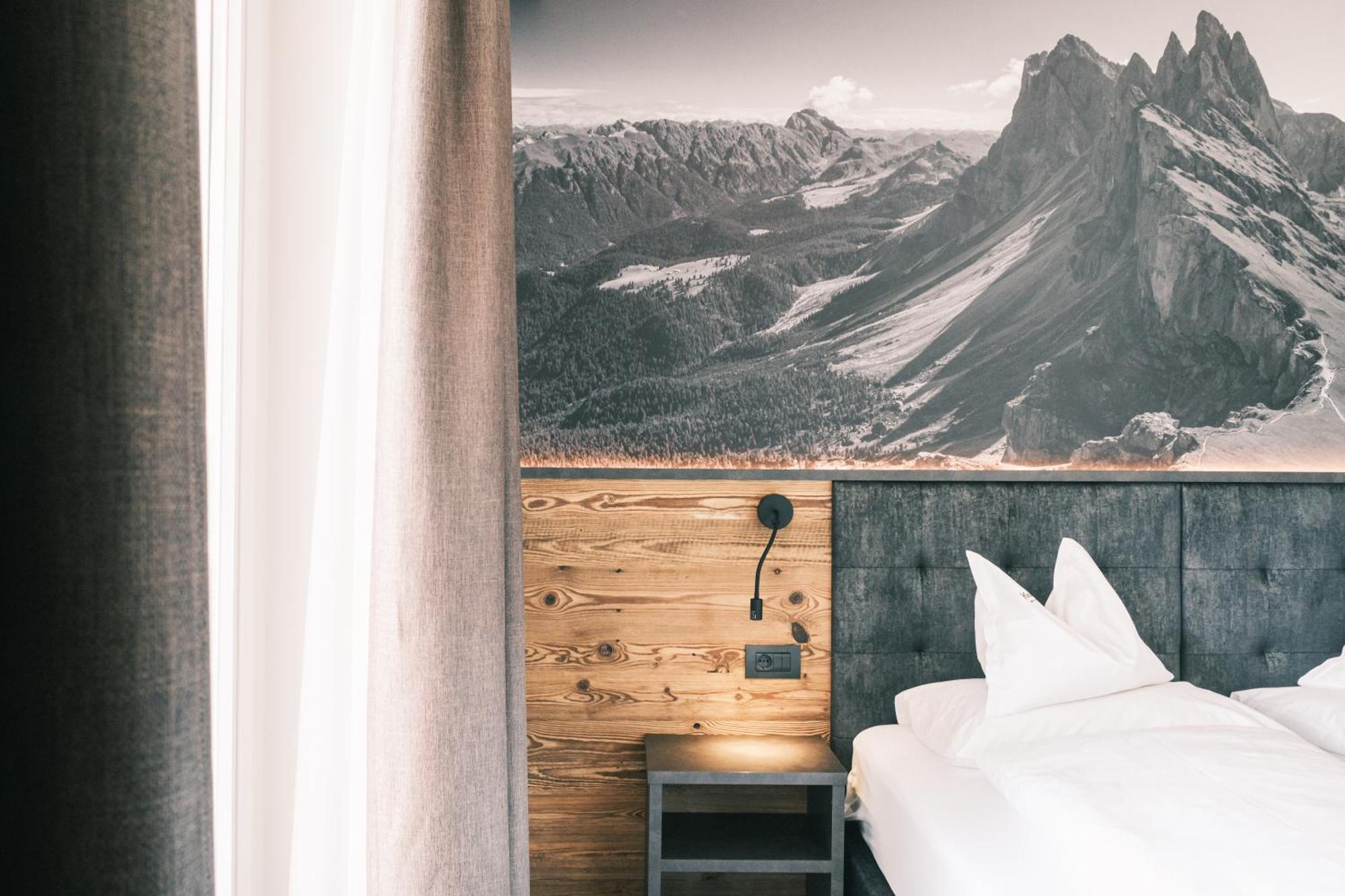 Kristiania Small Dolomites Hotel เซลวาดีวัลการ์เดนา ภายนอก รูปภาพ